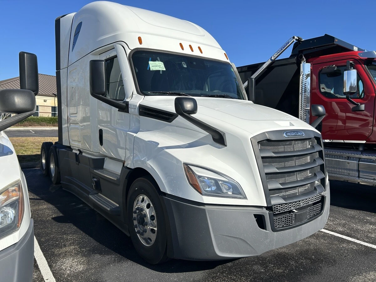 2026 Freightliner Cascadia - image 7