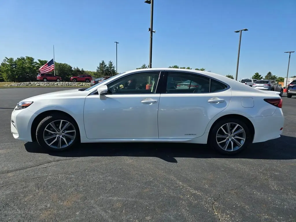 2018 Lexus ES 300h photo 12