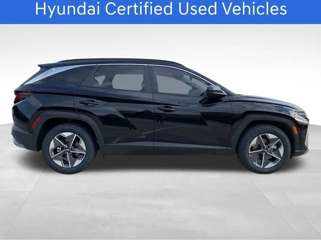 2025 Hyundai Tucson SEL photo 3