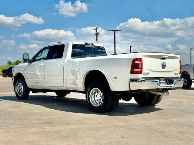 2024 Ram 3500 Laramie Longhorn photo 4