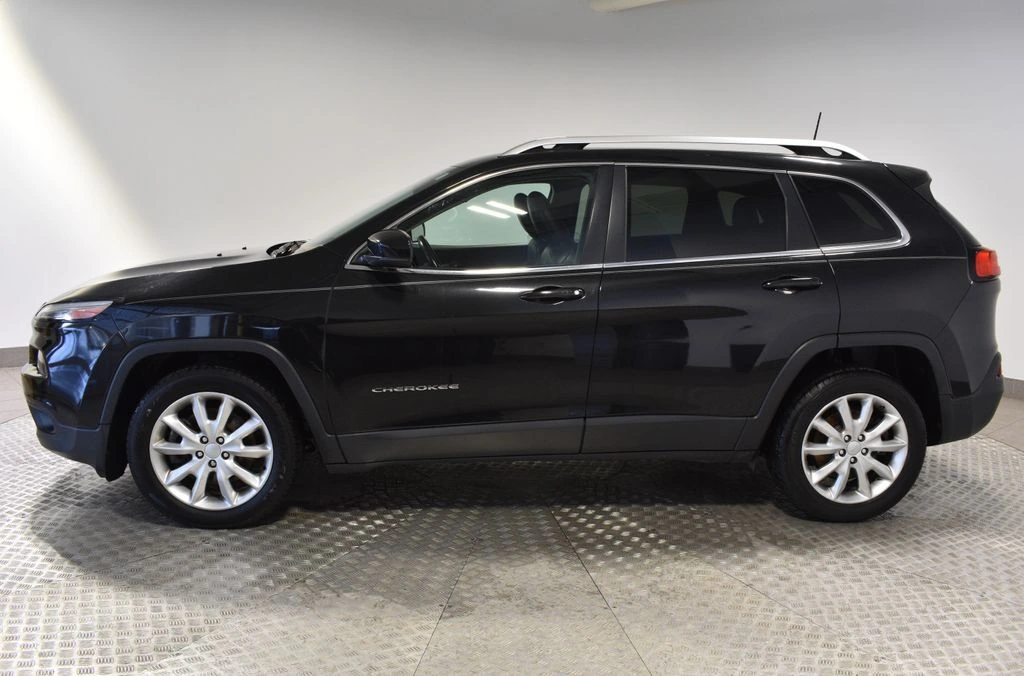 Used 2016 Jeep Cherokee Limited with VIN 1C4PJLDS9GW136725 for sale in Beachwood, OH