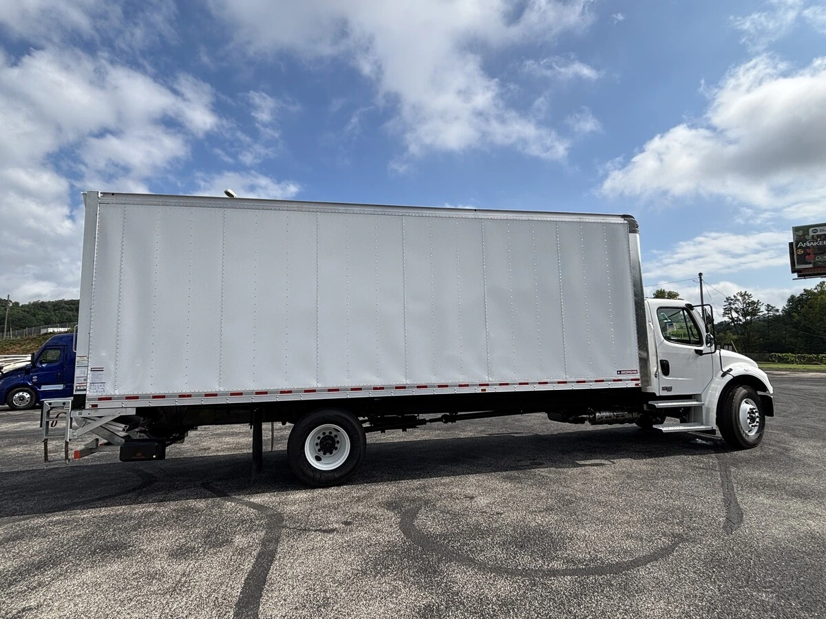 2026 Freightliner M2 106 — photo 5