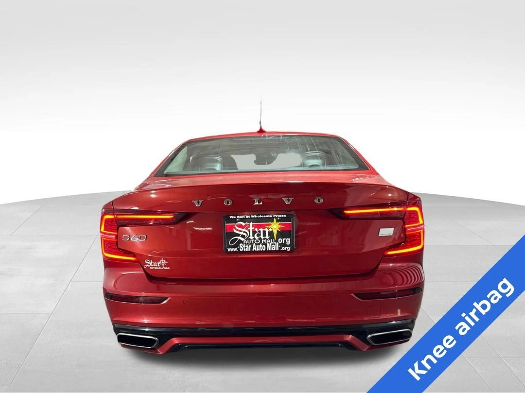 2022 Volvo - image 6