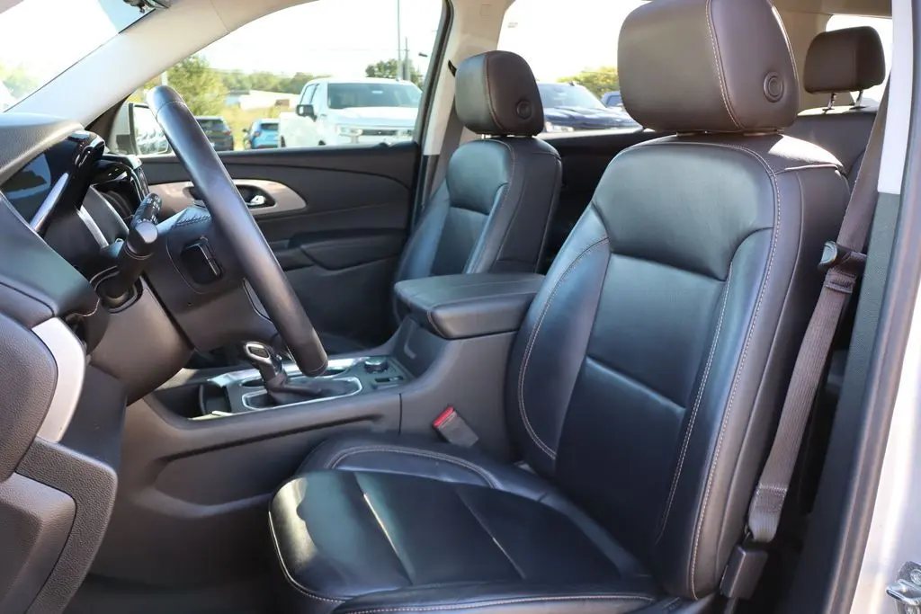 2021 Chevrolet Traverse Leather photo 10