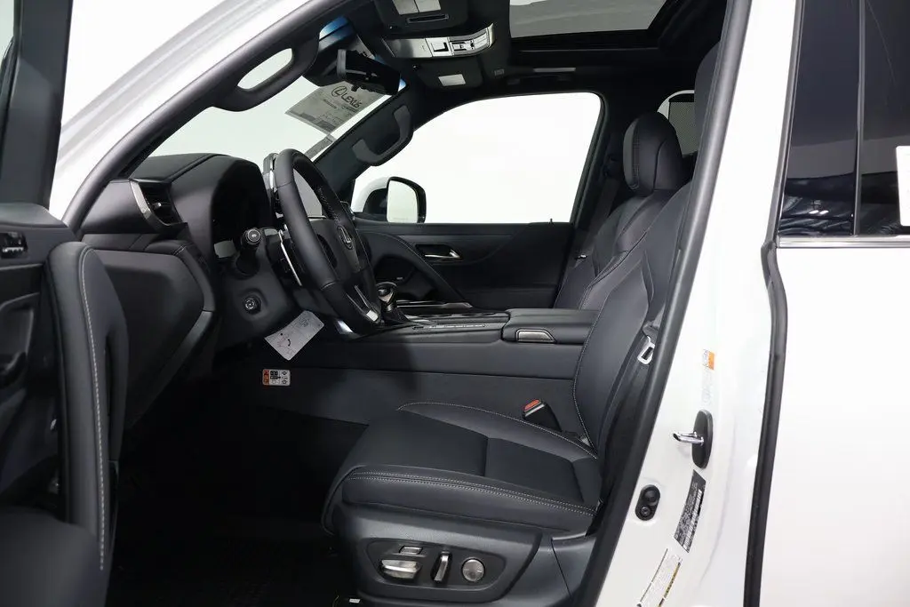 2025 Lexus LX 600 Luxury photo 5