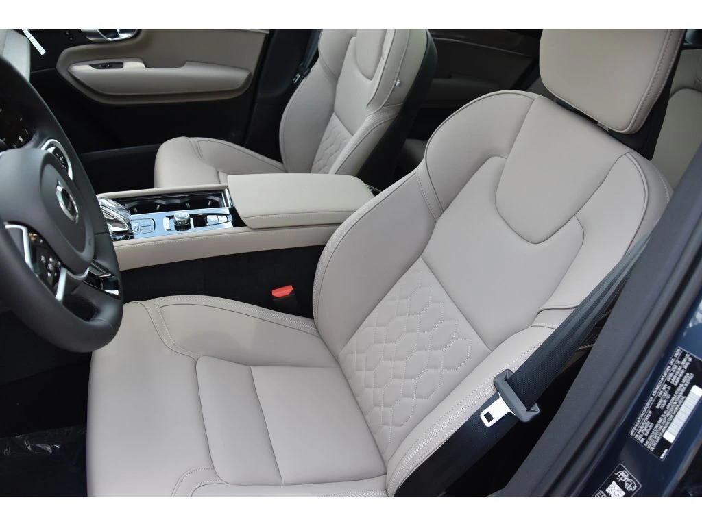 2026 Volvo - image 13