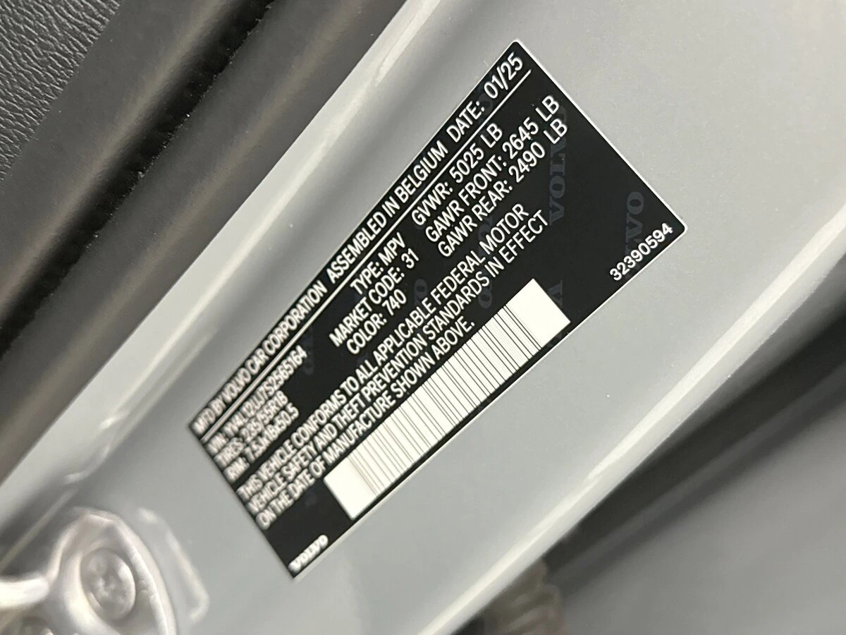 2025 Volvo - image 11