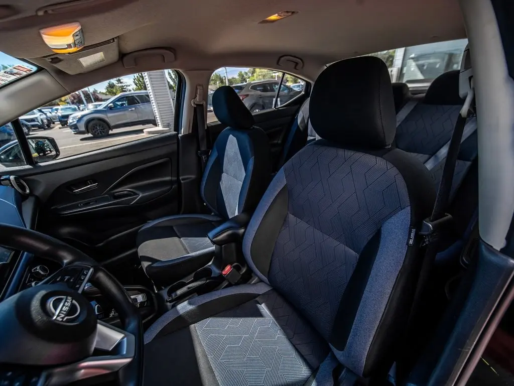 2023 Nissan Versa 1.6 SV photo 8