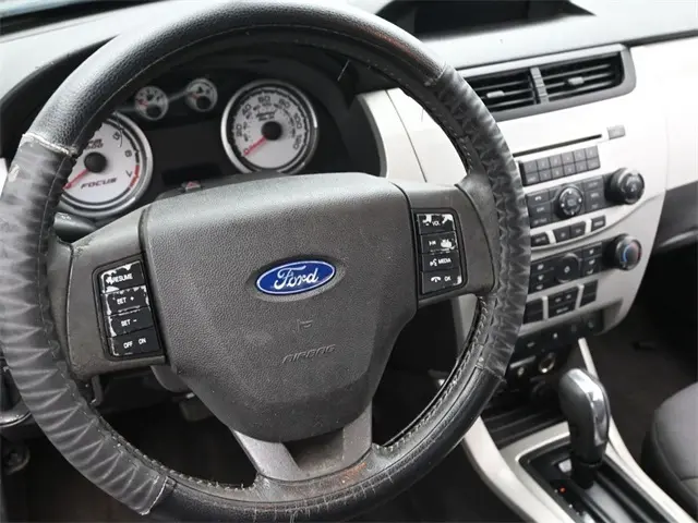 2011 Ford Focus SES photo 17