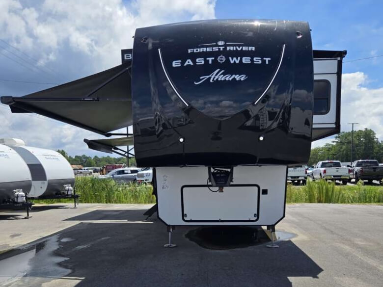 Ahara Fifth Wheels Buyer's Guide Mobile Hero