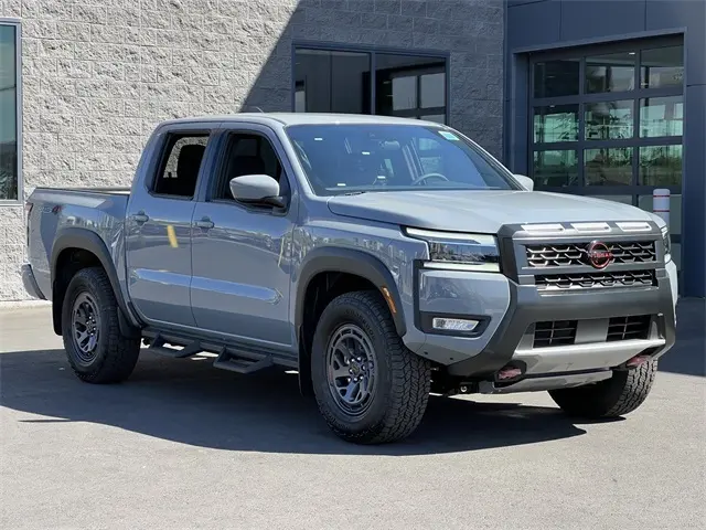 2025 Nissan Frontier PRO-4X photo 8