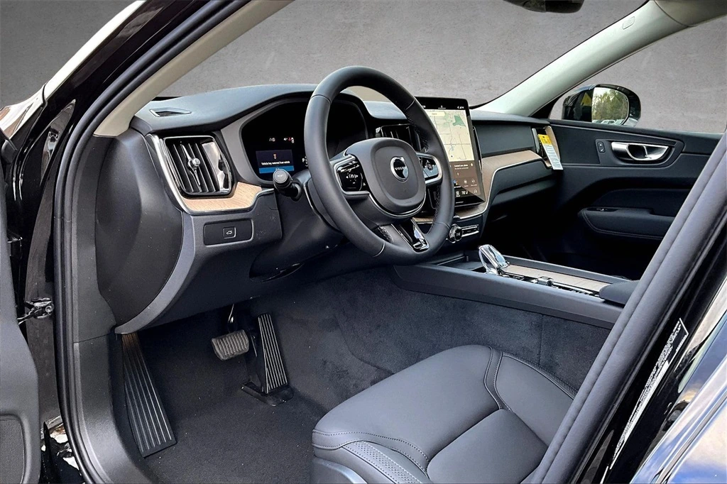 2026 Volvo - image 7