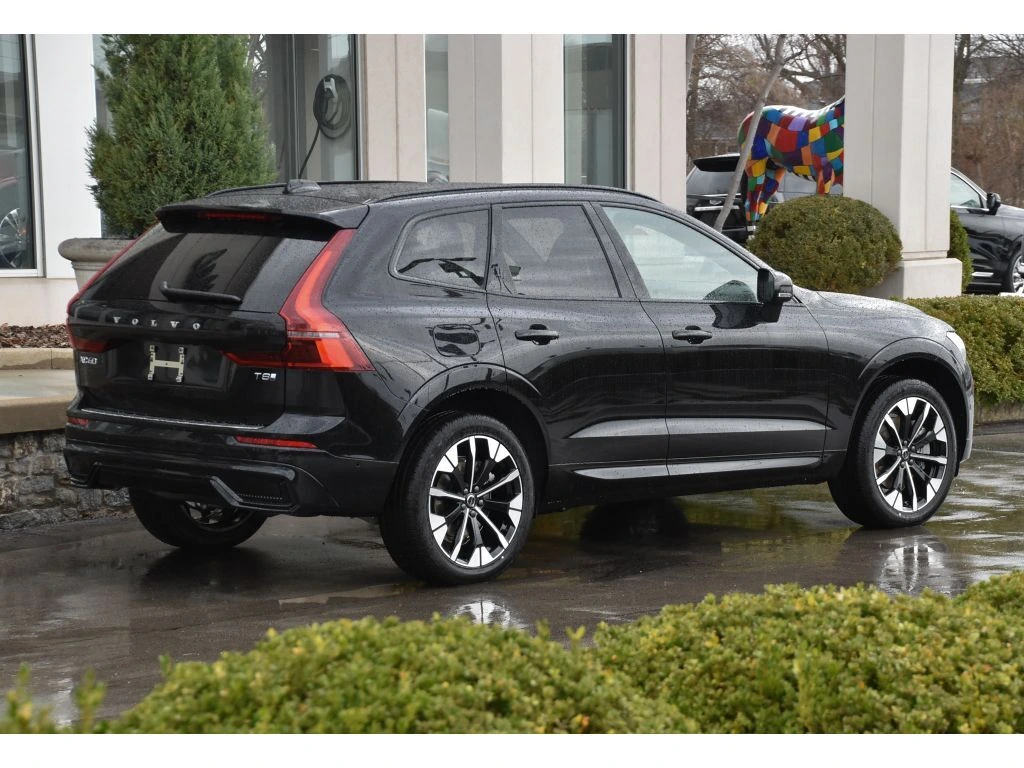 2026 Volvo - image 4