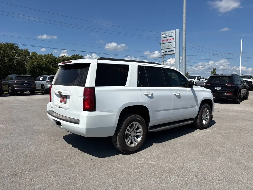 2018 Chevrolet Tahoe LS photo 3
