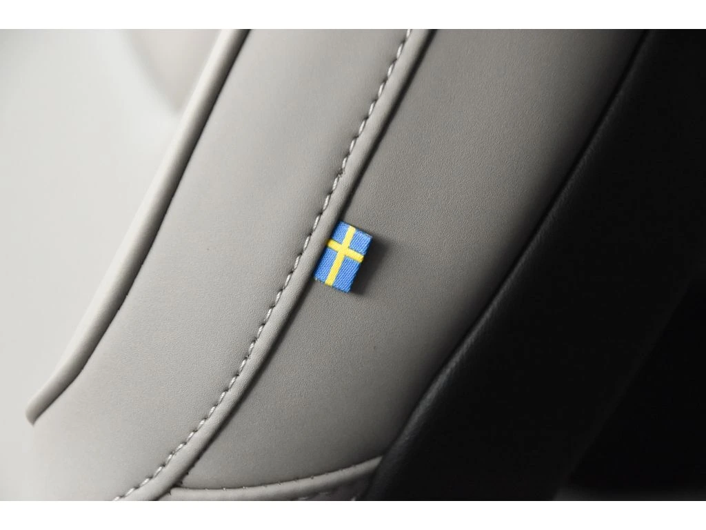 2026 Volvo - image 39