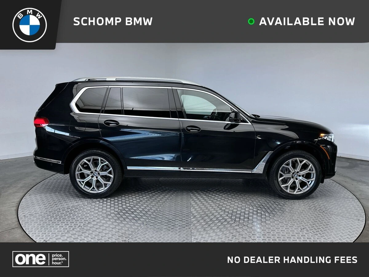 2021 BMW X7 40i's photo