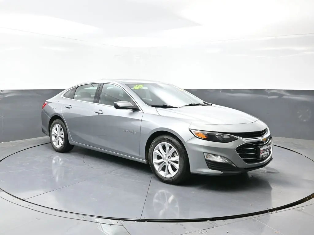 2023 Chevrolet Malibu 1LT photo 2