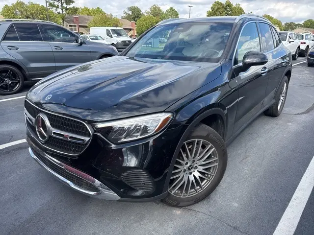 2024 Mercedes Benz GLC 300 4MATIC photo 3