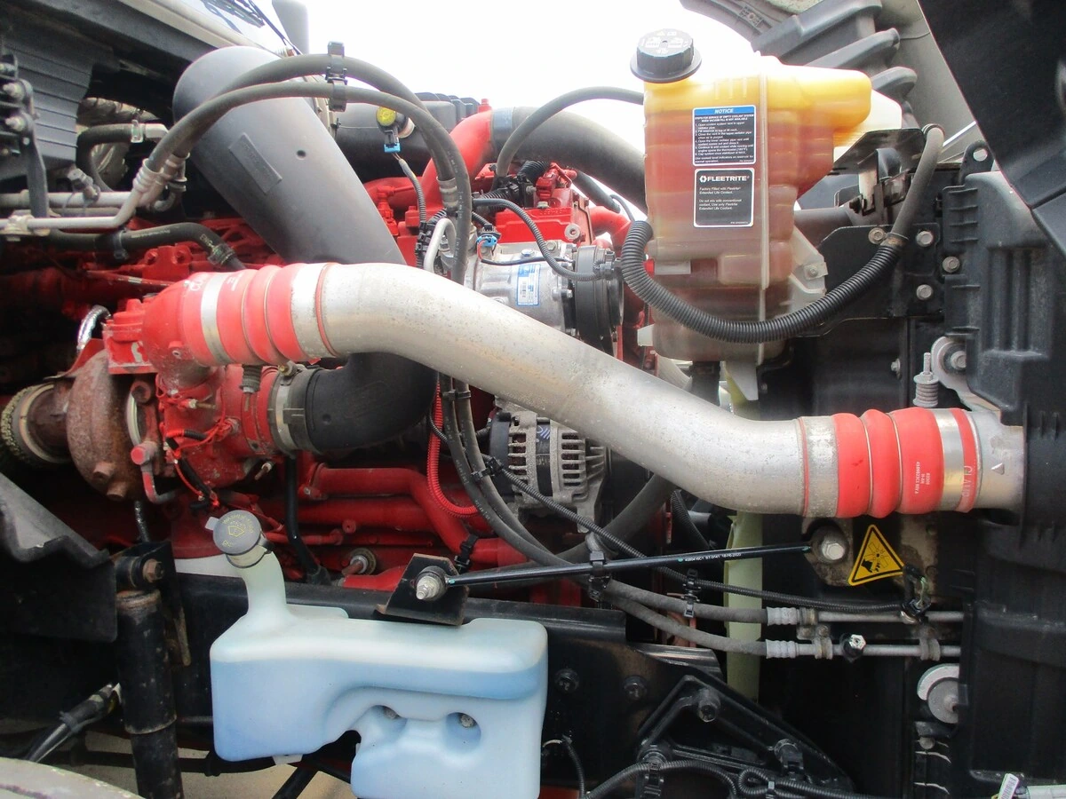 2022 International LT in Altoona, IA — photo 8