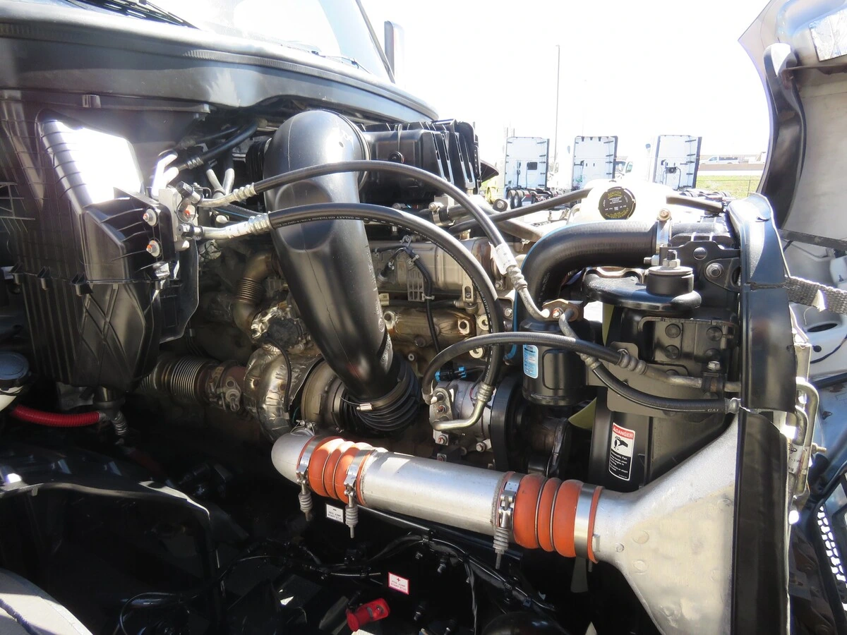 2022 Freightliner Cascadia - image 13