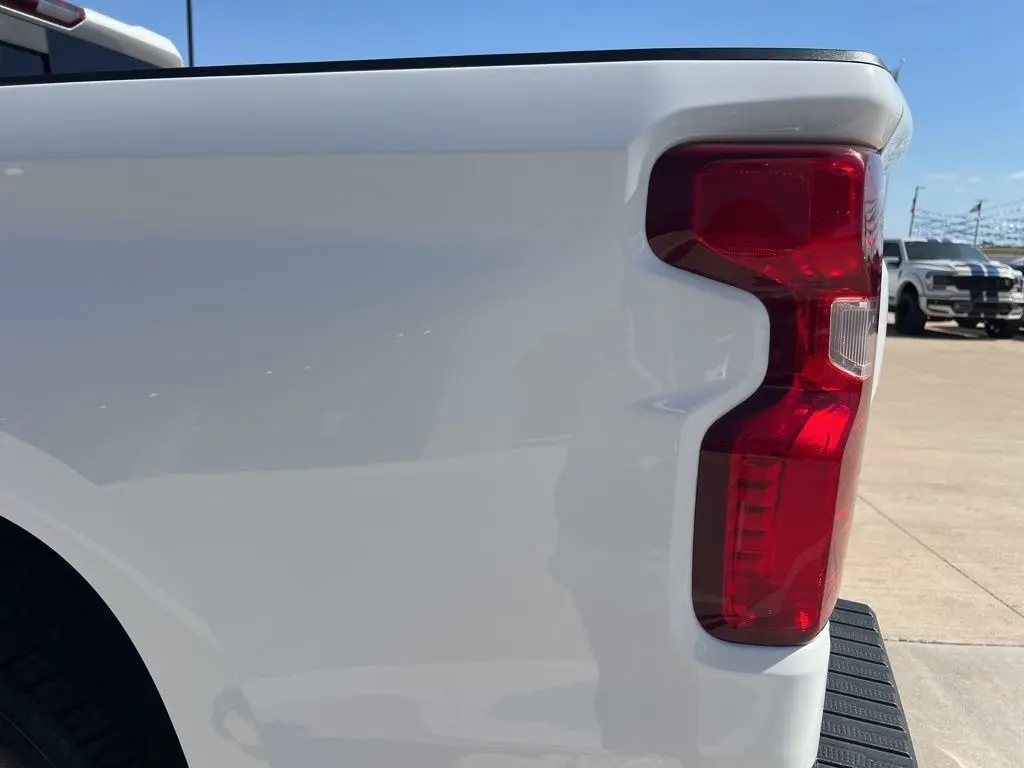 2022 Chevrolet Silverado 1500 LT photo 4