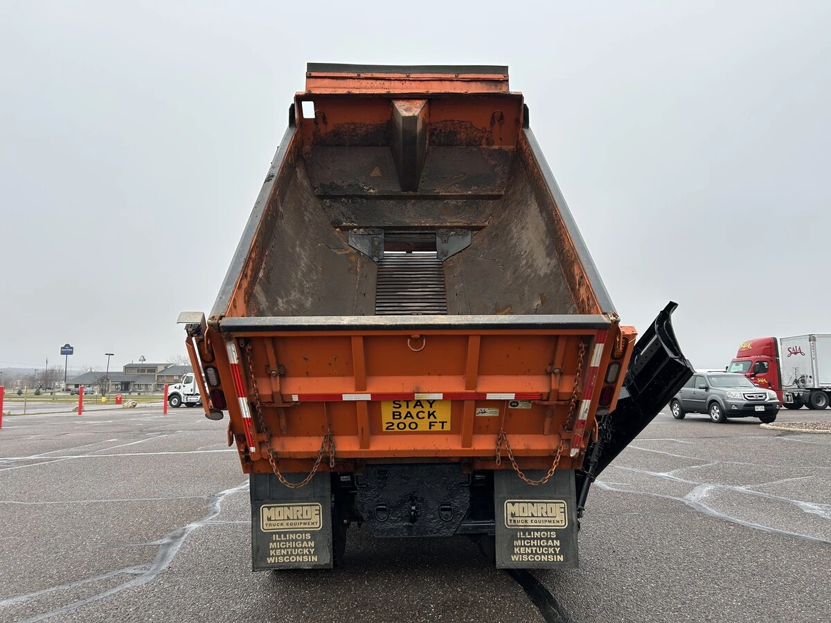 2015 Freightliner 114SD - image 6