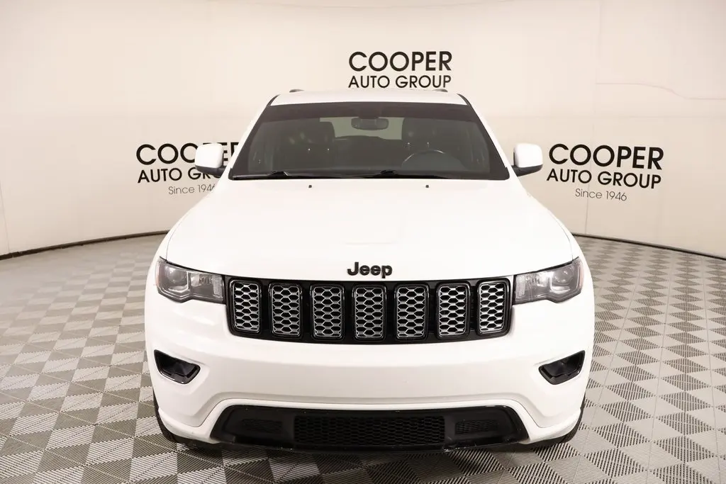 2020 Jeep Grand Cherokee Altitude photo 8