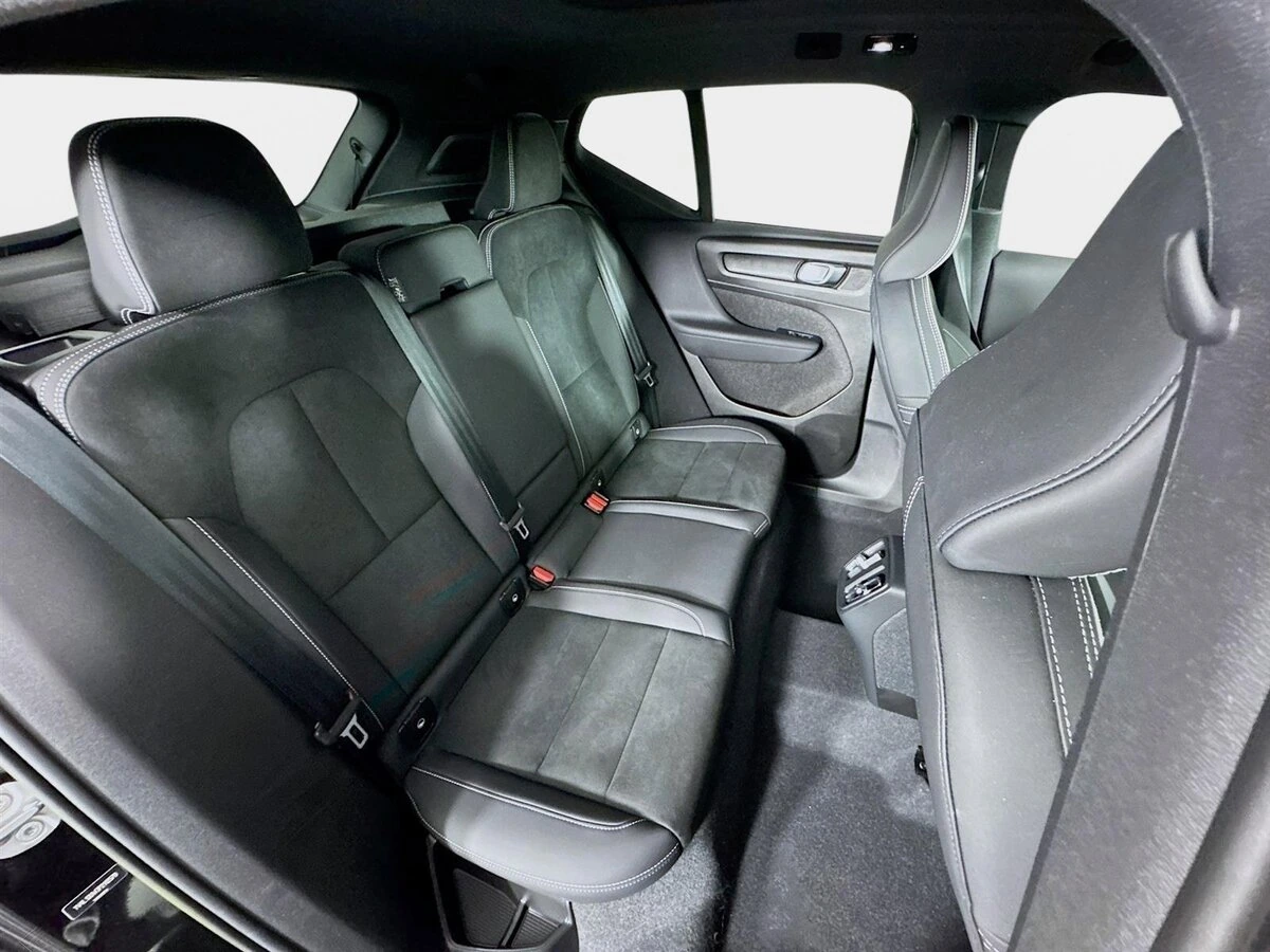 2023 Volvo - image 28