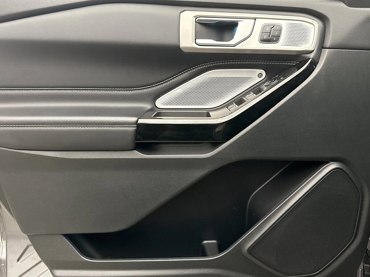 2023 Ford Explorer ST - Photo 9