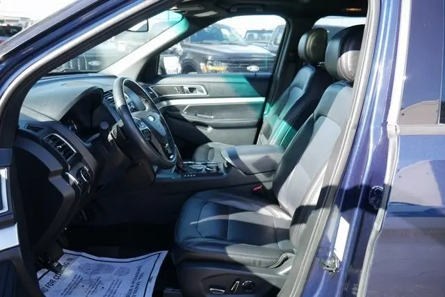 2016 Ford Explorer XLT photo 2