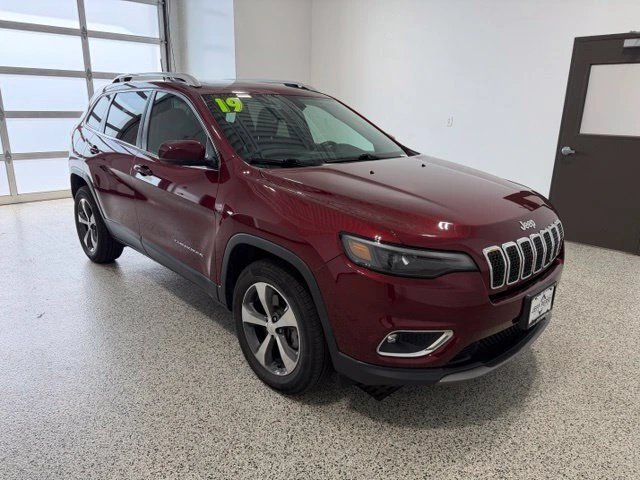 Used 2019 Jeep Cherokee Limited with VIN 1C4PJMDX0KD155900 for sale in Rochelle, IL