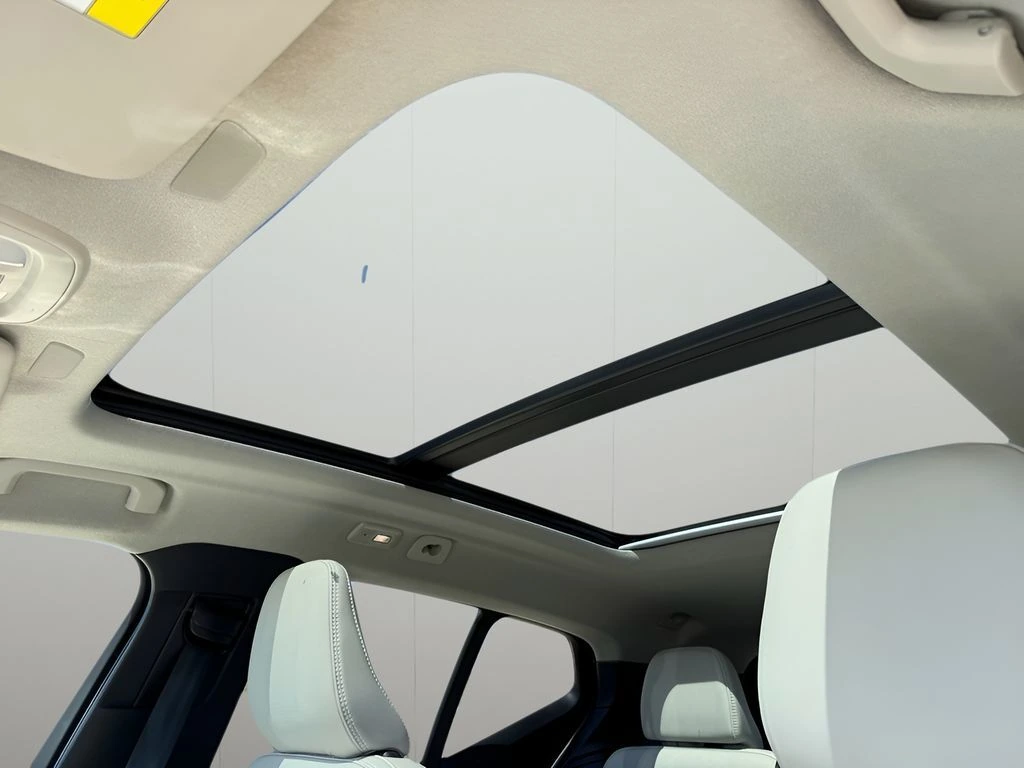 2023 Volvo - image 10