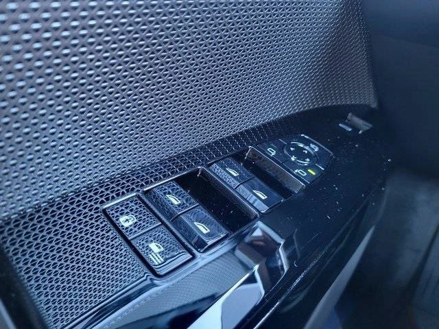 2026 BMW 7 Series 750e - Photo 27
