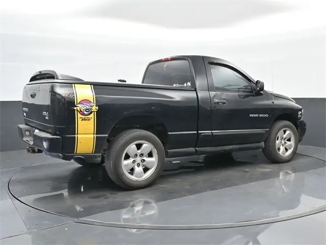 2004 Dodge Ram SLT photo 3