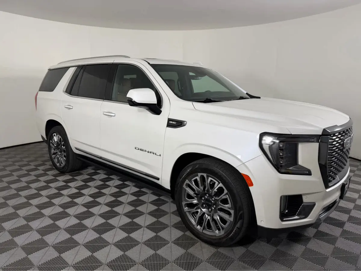 2024 GMC Yukon Denali Ultimate's photo