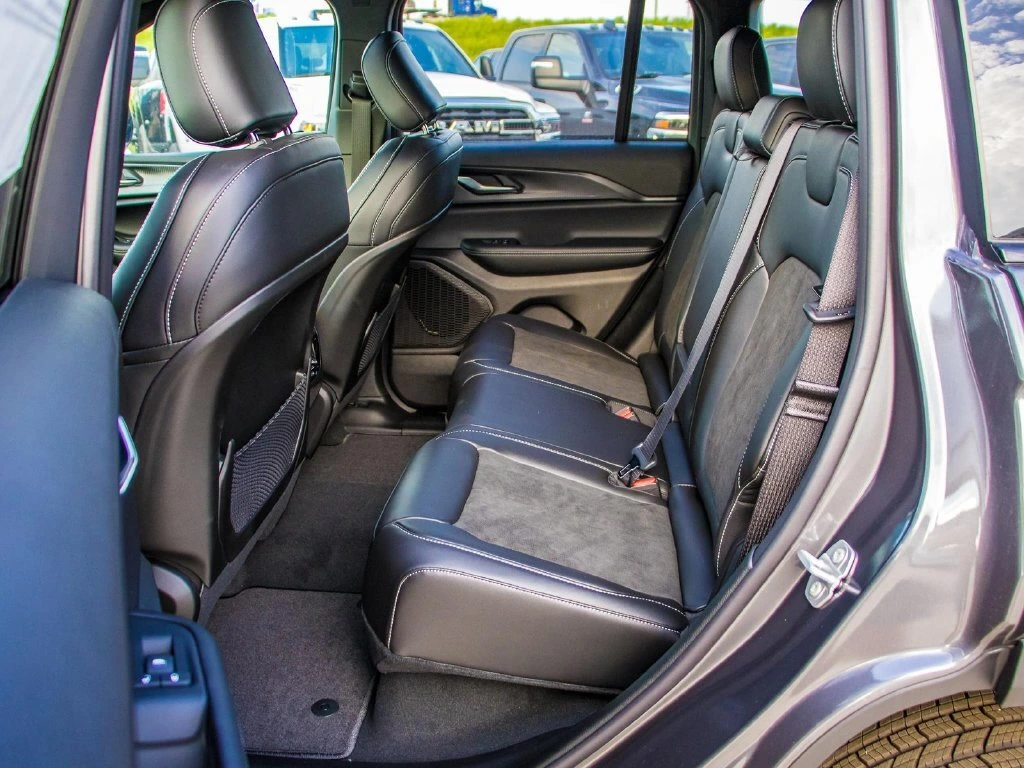 2025 Jeep Grand Cherokee Altitude - Photo 23