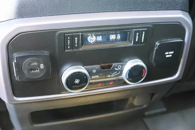 2021 Ford Expedition Platinum photo 24