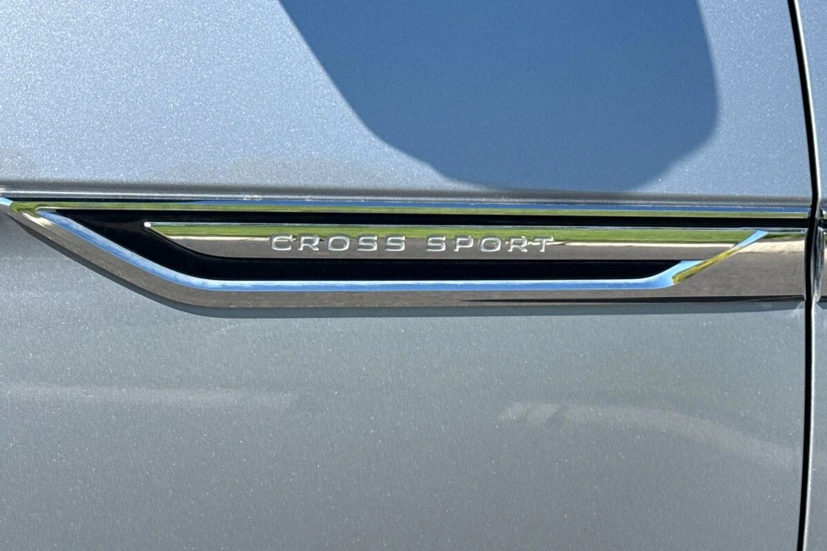 2025 Volkswagen Atlas Cross Sport SE w/Tech - Photo 27
