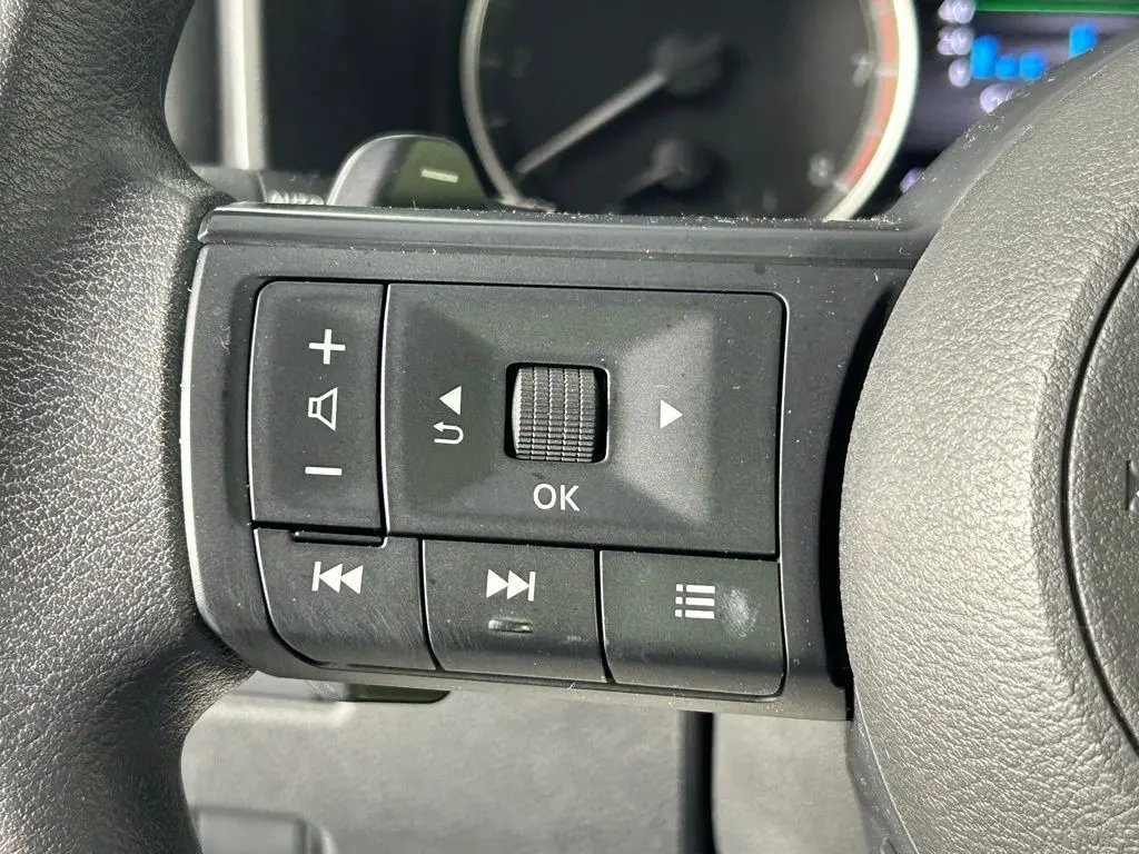 2024 Nissan Rogue SV photo 26
