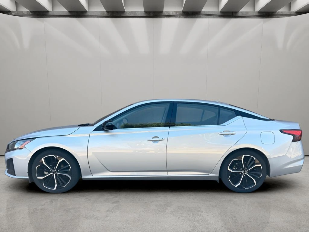 Used 2023 Nissan Altima SR with VIN 1N4BL4CV4PN419311 for sale in Kansas City