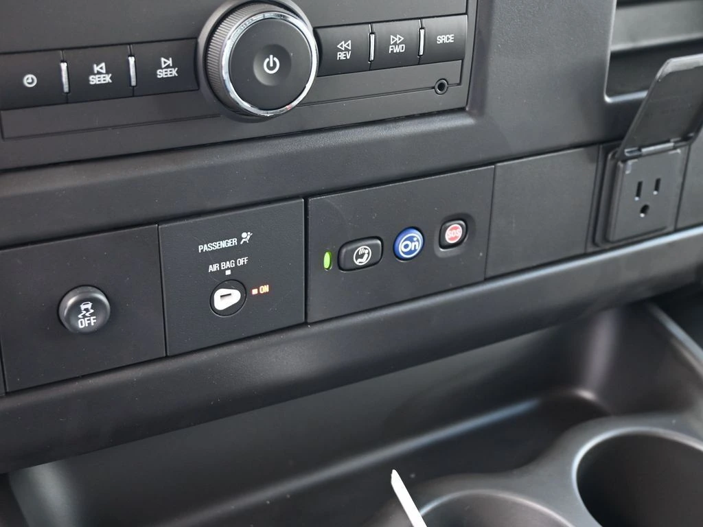 2025 GMC Savana Cargo Work Van - Photo 21