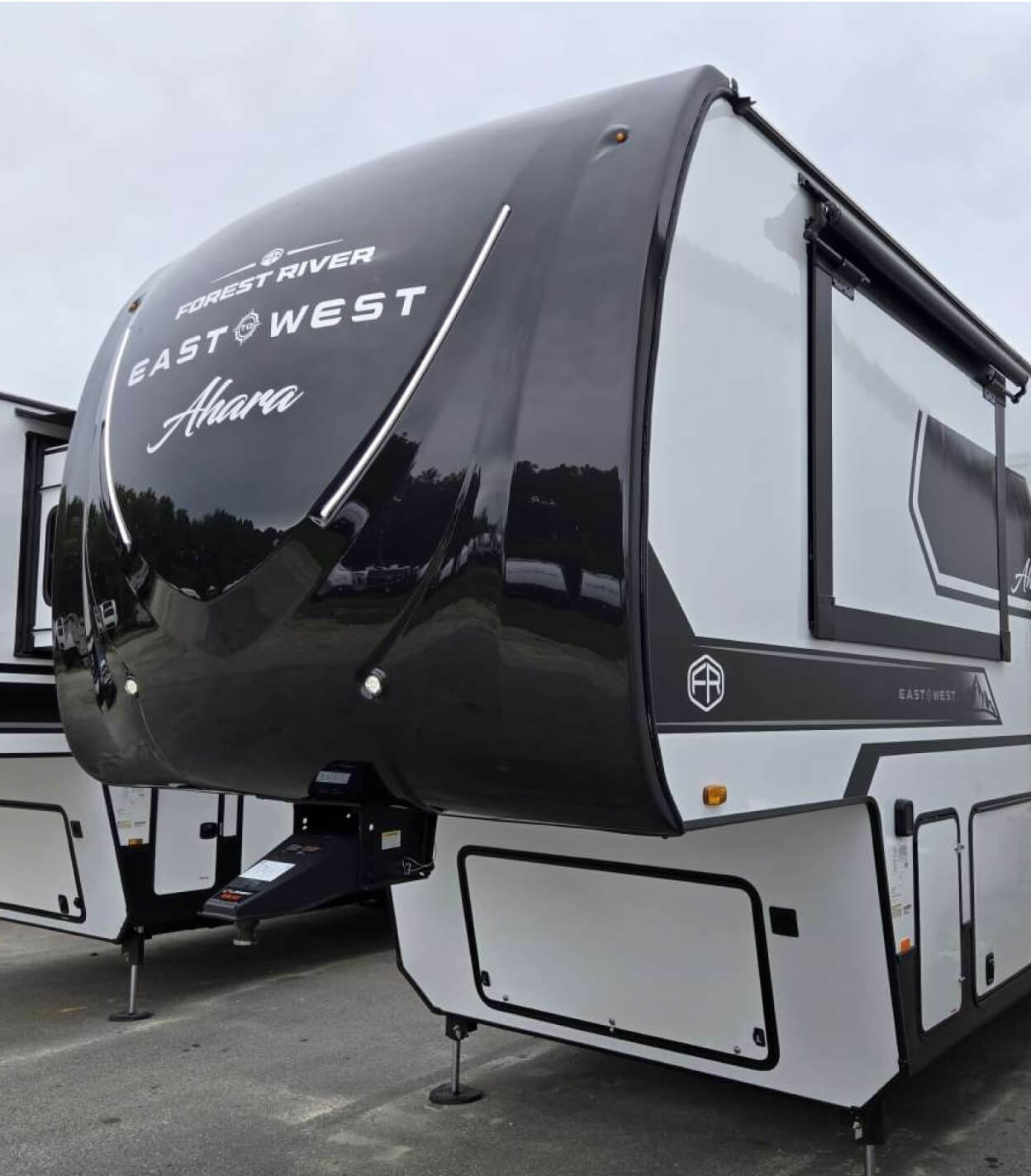What Is an East to West Ahara Fifth Wheel Camper?