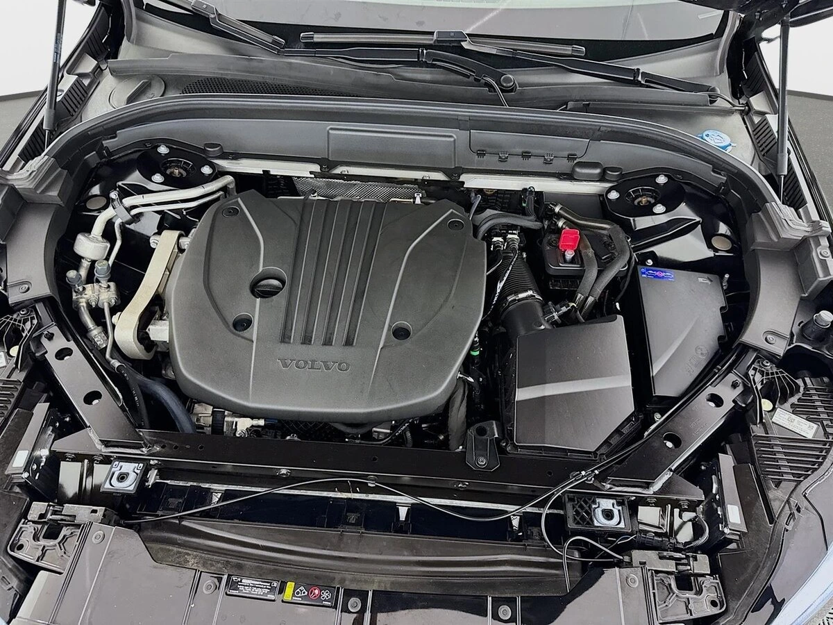 2023 Volvo - image 32