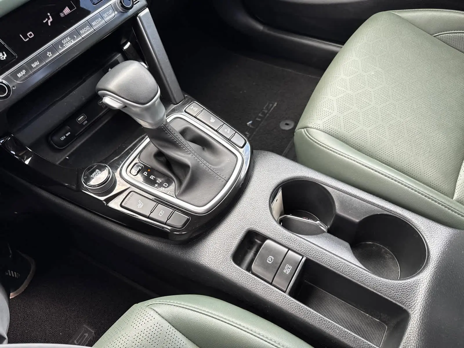 2024 Kia Seltos SX photo 22