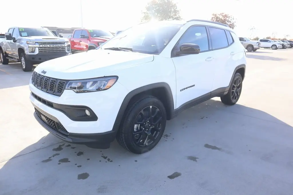 2026 Jeep Compass Latitude photo 3