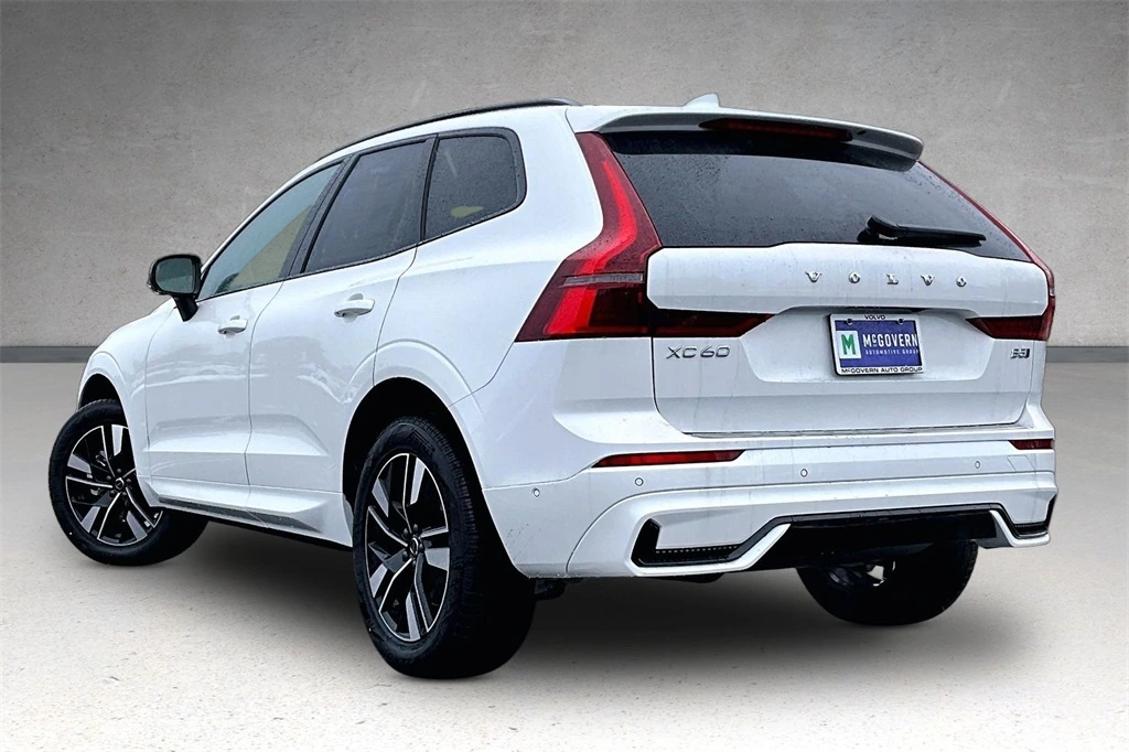 2026 Volvo - image 3