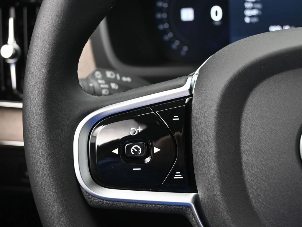 2026 Volvo - image 11
