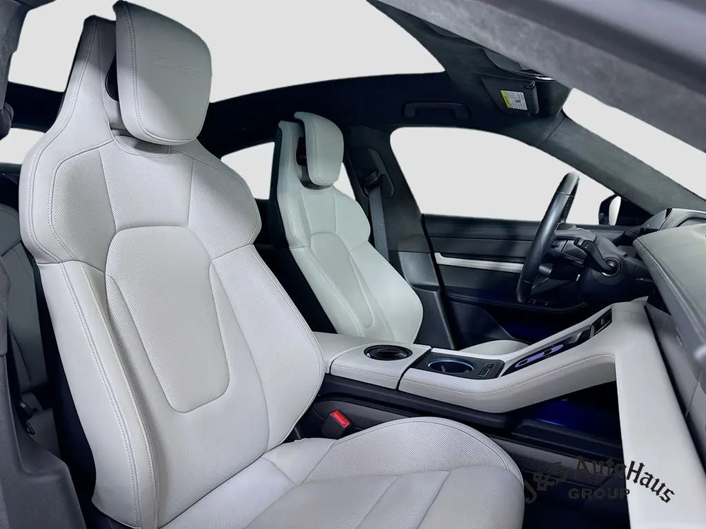 2021 Porsche Taycan Turbo photo 31