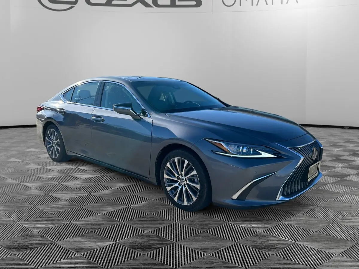2021 Lexus ES 350's photo