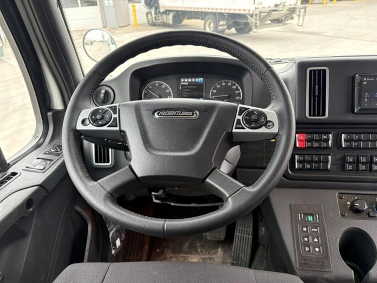2027 Freightliner M2 106 — photo 8